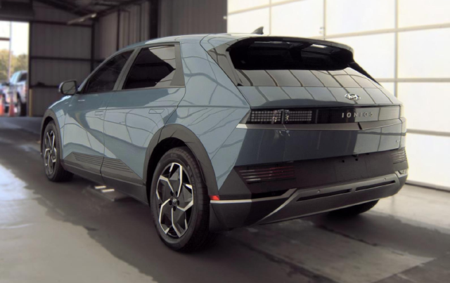 2023 Hyundai IONIQ 5 SEL — photo 4 of 9
