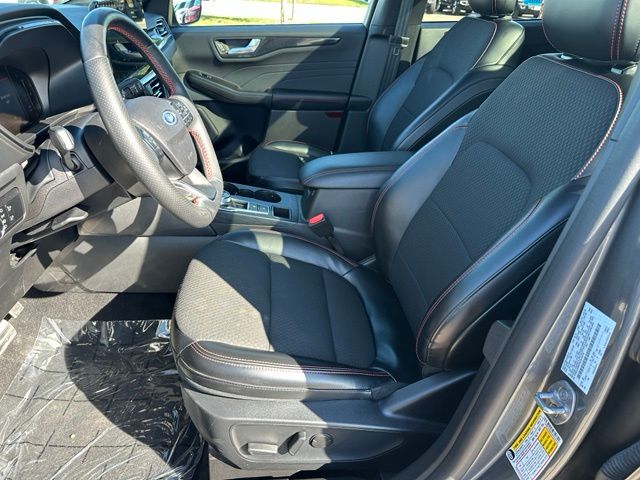 2024 Ford Escape ST-Line — photo 21 of 29