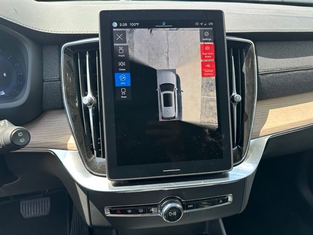 2025 Volvo XC90 B6 Plus 7-Seater — photo 26 of 49