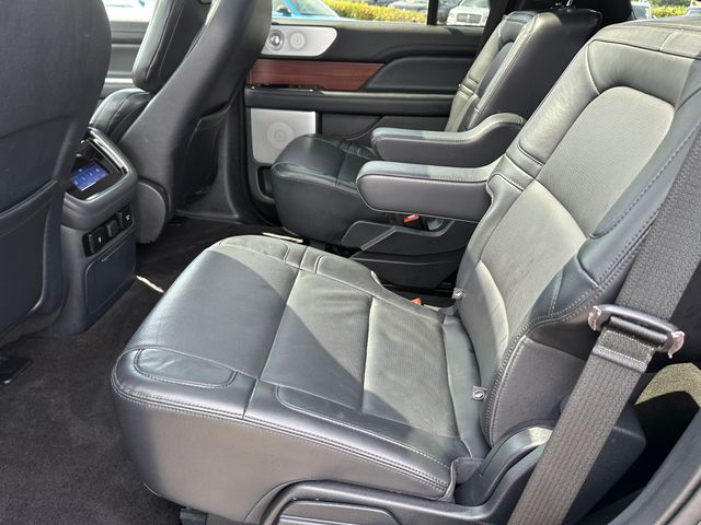 2022 Lincoln Navigator Reserve — photo 17 of 36