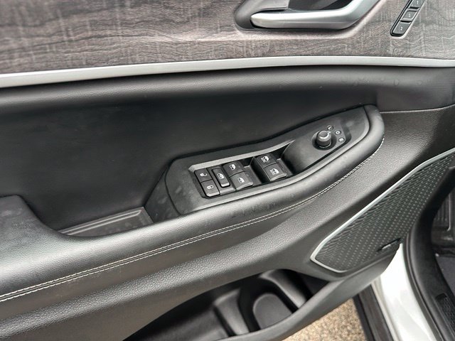 2023 Jeep Grand Cherokee Limited — photo 22 of 36