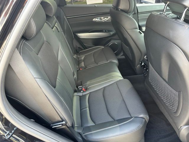 2025 Genesis GV70 2.5T — photo 11 of 43