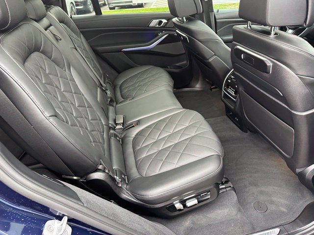 2023 BMW X7 xDrive40i — photo 11 of 36