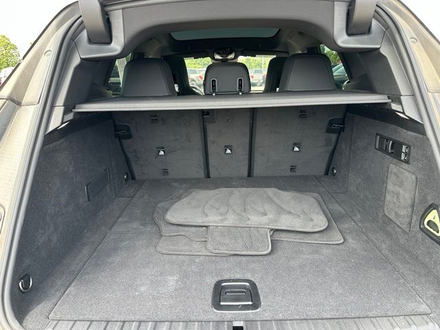 2023 BMW iX xDrive50 — photo 9 of 44