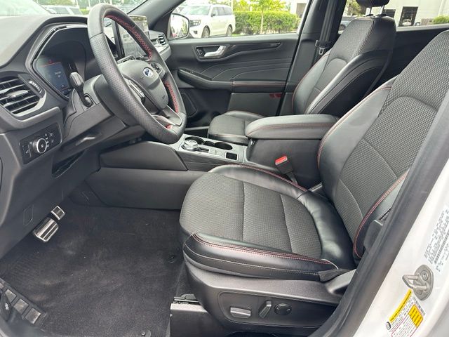 2023 Ford Escape ST-Line Select — photo 18 of 30