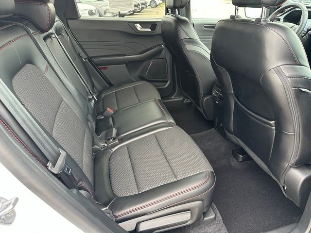 2023 Ford Escape ST-Line Select — photo 11 of 30