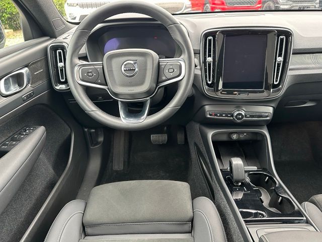 2023 Volvo C40 Recharge Pure Electric Ultimate — photo 19 of 34
