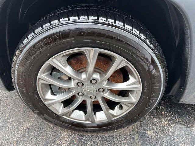 2020 Jeep Cherokee Latitude Plus — photo 8 of 23