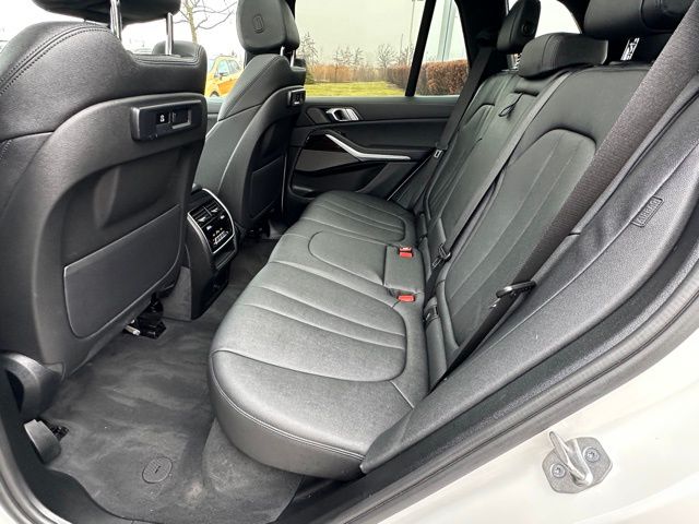 2021 BMW X5 xDrive45e — photo 16 of 34