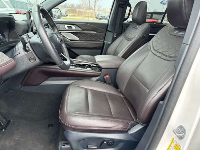 2025 Ford Explorer Platinum — photo 22 of 34