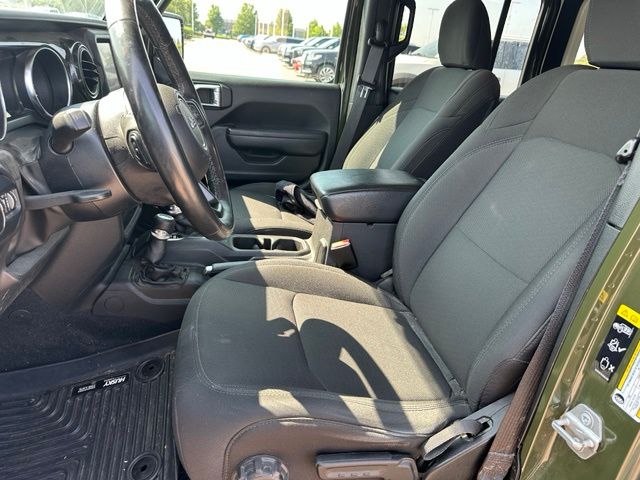 2022 Jeep Wrangler Unlimited Sport Altitude — photo 16 of 26