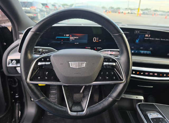 2024 Cadillac Lyriq Luxury — photo 7 of 10