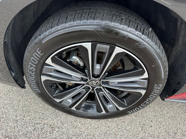2023 Toyota bZ4X Limited — photo 8 of 31