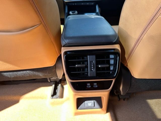 2023 LEXUS RZ 450e Premium — photo 19 of 32