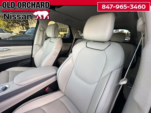 2023 Genesis GV70 2.5T — photo 13 of 25