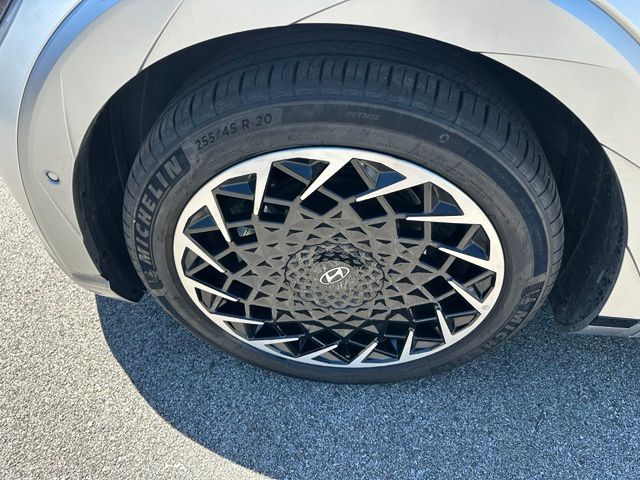 2024 Hyundai IONIQ 5 Limited — photo 8 of 39
