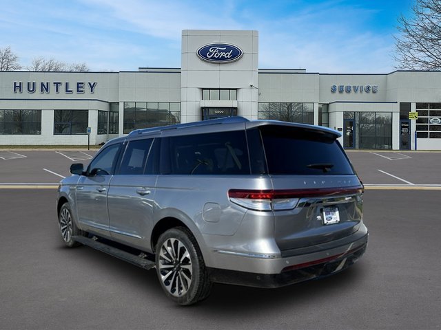 2023 Lincoln Navigator L Reserve — photo 5 of 37