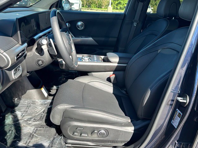 2025 Genesis GV60 Advanced — photo 21 of 41