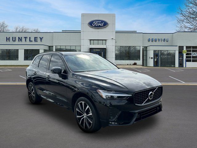 2024 Volvo XC60 B5 Plus Dark Theme — photo 4 of 29