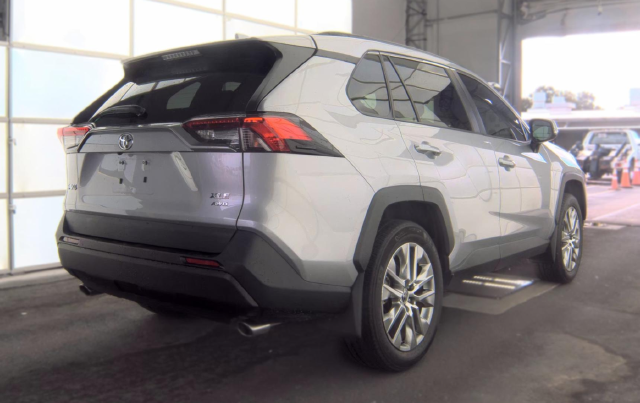 2024 Toyota RAV4 XLE Premium — photo 3 of 9