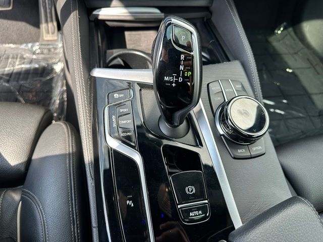 2023 BMW 5 Series M550i xDrive — photo 22 of 32