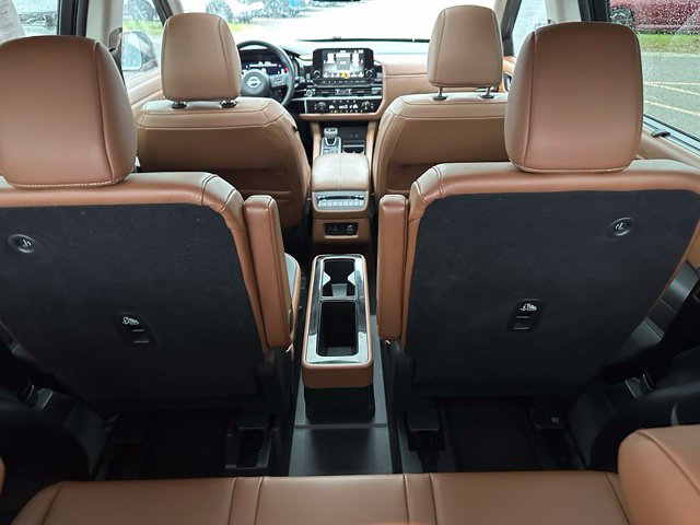 2024 Nissan Pathfinder Platinum — photo 14 of 36