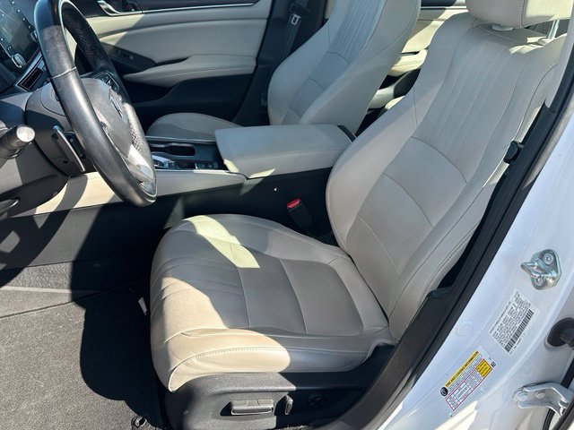 2020 Honda Accord Touring 2.0T — photo 16 of 29