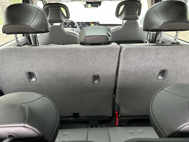 2024 Kia EV9 Wind — photo 13 of 44