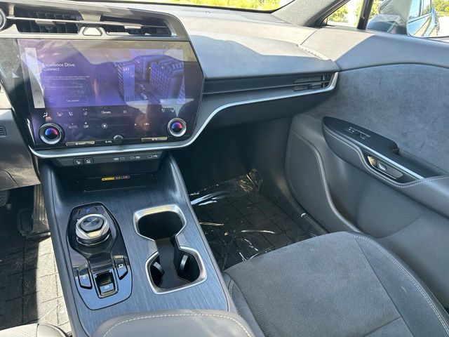 2023 LEXUS RZ 450e Luxury — photo 19 of 32