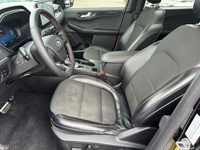 2023 Ford Escape ST-Line Select — photo 21 of 33