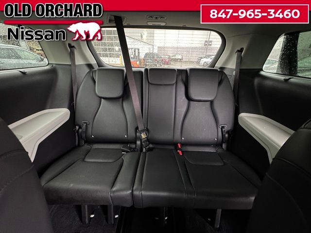 2024 Kia Carnival EX — photo 13 of 22