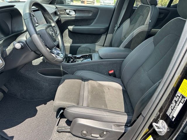 2023 Volvo XC40 Recharge Pure Electric Ultimate — photo 19 of 26