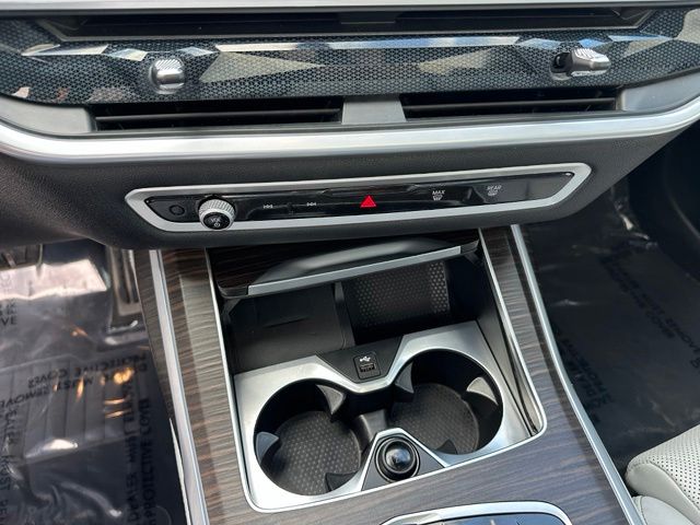 2024 BMW X7 xDrive40i — photo 29 of 34