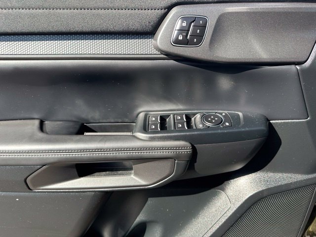 2025 Ford Ranger Raptor — photo 18 of 34