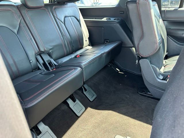 2022 Ford Expedition Limited — photo 16 of 38