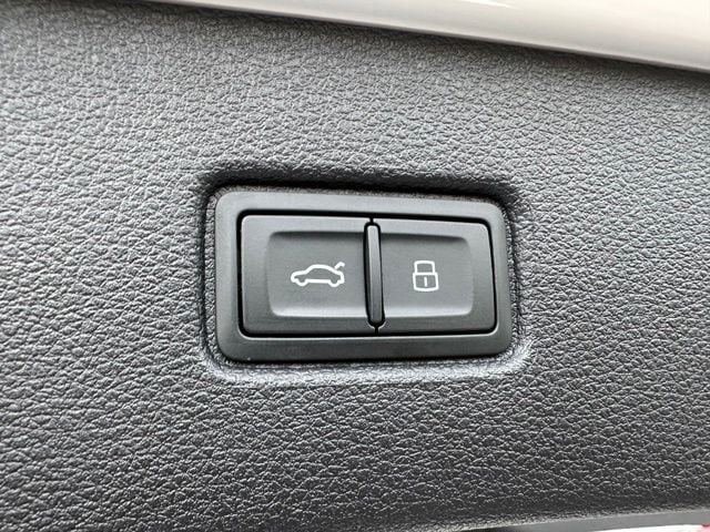 2025 Audi Q7 55 Premium Plus — photo 16 of 34