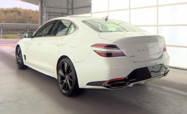 2023 Genesis G70 3.3T — photo 4 of 4