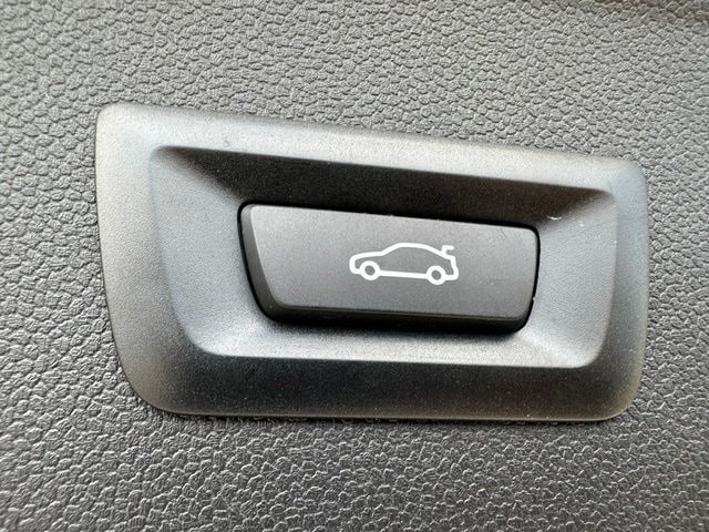 2023 BMW iX xDrive50 — photo 11 of 44