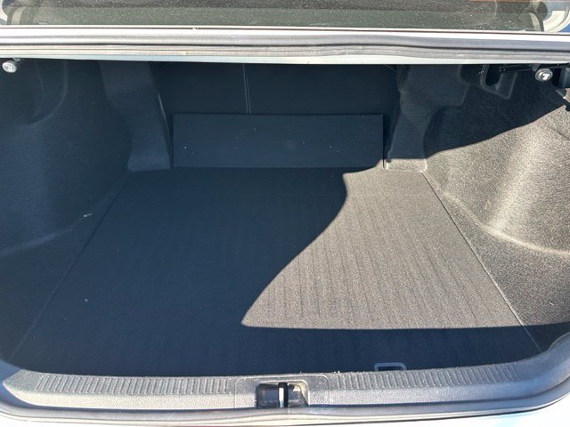 2018 Toyota Camry SE — photo 8 of 27
