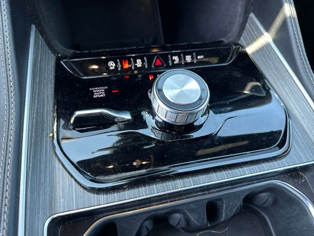 2024 Jeep Wagoneer Series II — photo 21 of 35