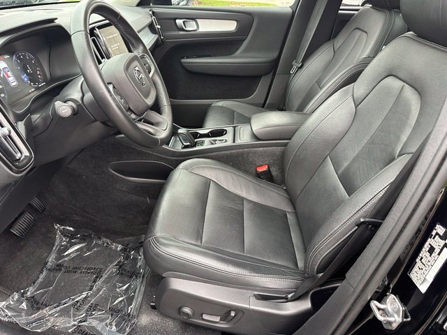 2021 Volvo XC40 Momentum — photo 19 of 28