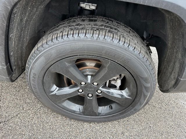 2023 Jeep Grand Cherokee L Limited — photo 8 of 26