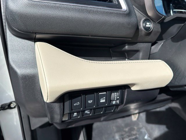 2021 Subaru Ascent Touring — photo 22 of 35