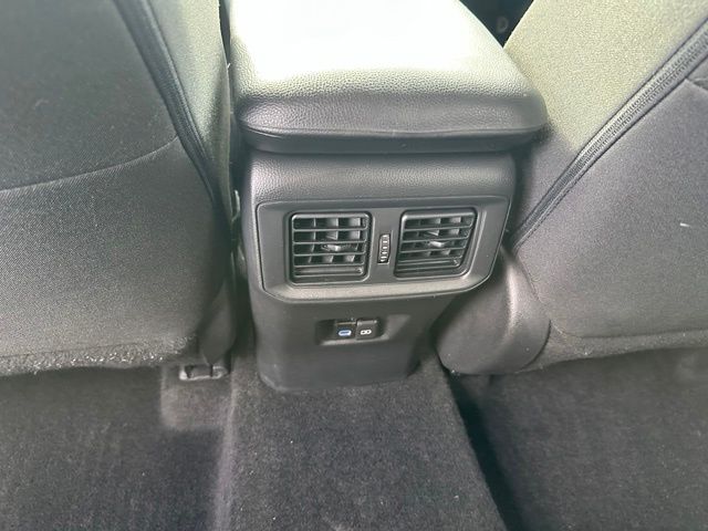 2022 Toyota RAV4 Hybrid XLE — photo 16 of 28