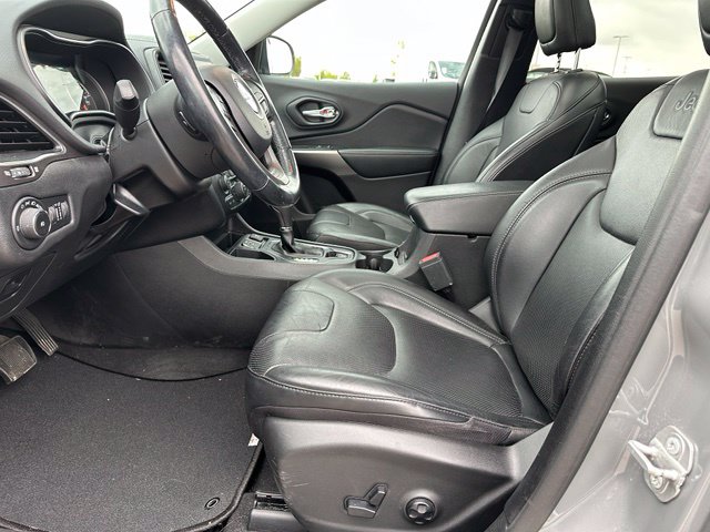 2020 Jeep Cherokee Latitude Plus — photo 16 of 23