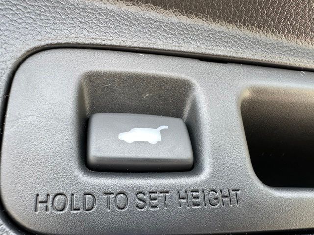 2024 Honda CR-V Hybrid Sport Touring — photo 11 of 32