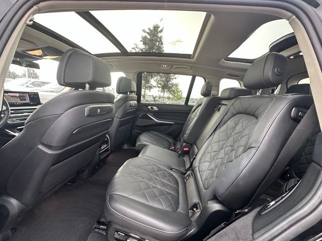 2024 BMW X7 xDrive40i — photo 17 of 34