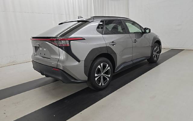 2023 Toyota bZ4X XLE — photo 3 of 10