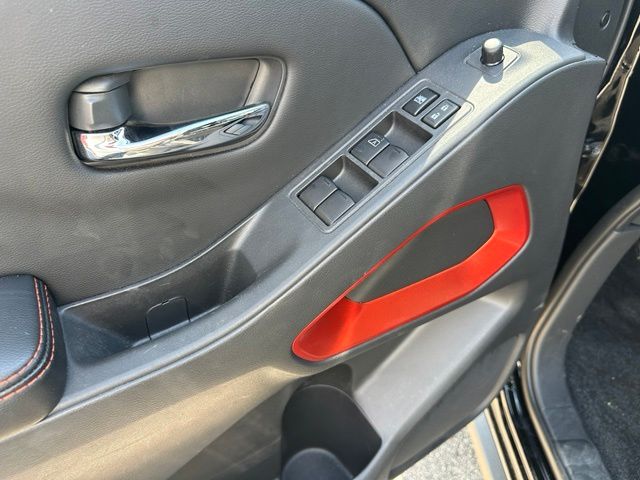 2025 Nissan Frontier PRO-4X — photo 17 of 43