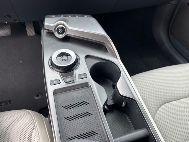 2024 Kia EV6 Wind — photo 20 of 32